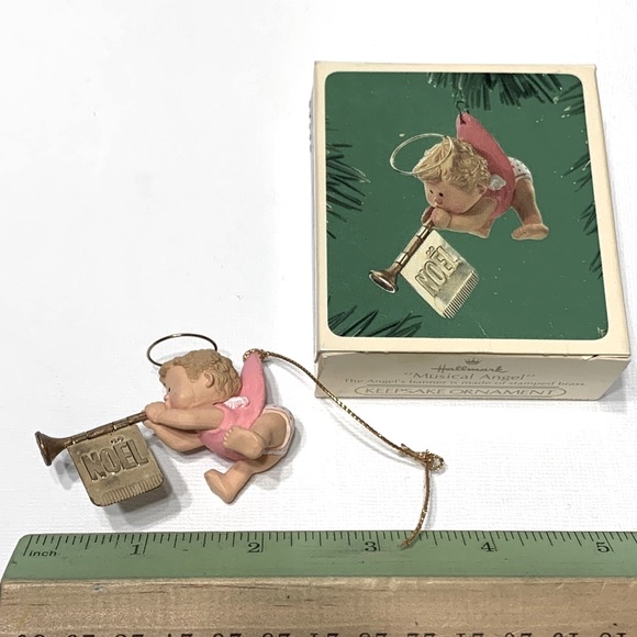 Musical angel Hallmark ornament - Picture 7 of 12